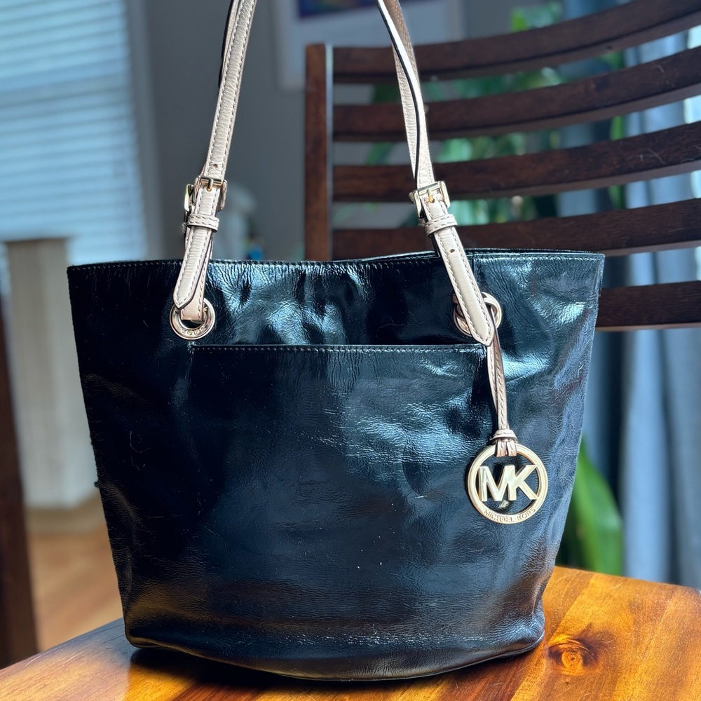 Michael Kors Jet Set Signature Patent Leather Tote Bag Purse Black Gold